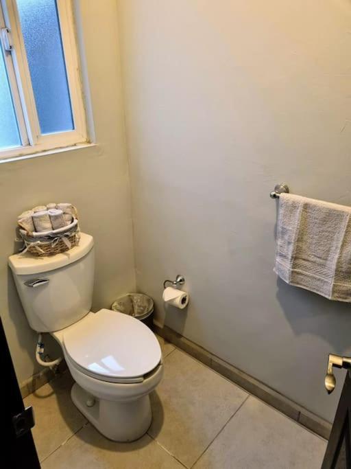 Clean&Equipped, 1-Floor 3-Bedroom Downtown House Ensenada Esterno foto